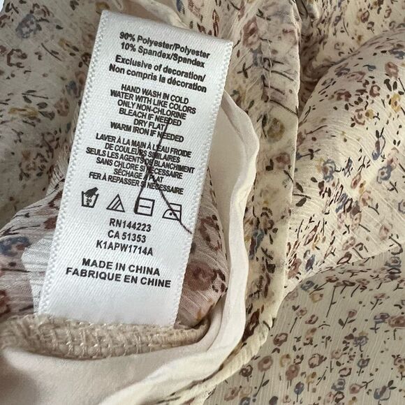 Long sleeve button up blouse size S, floral design, NWOT - Picture 10 of 11